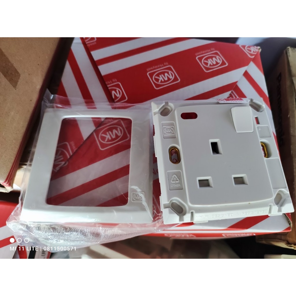 STOP KONTAK AC LUBANG 3 MK