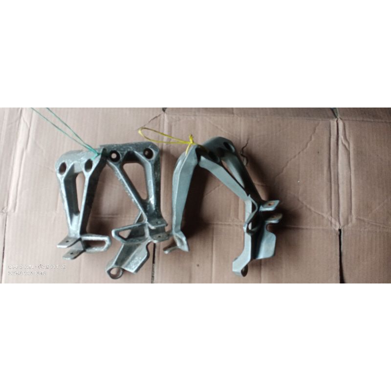 postep atau pijakan  belakang absolute Revo kanan kiri, barang original copotan