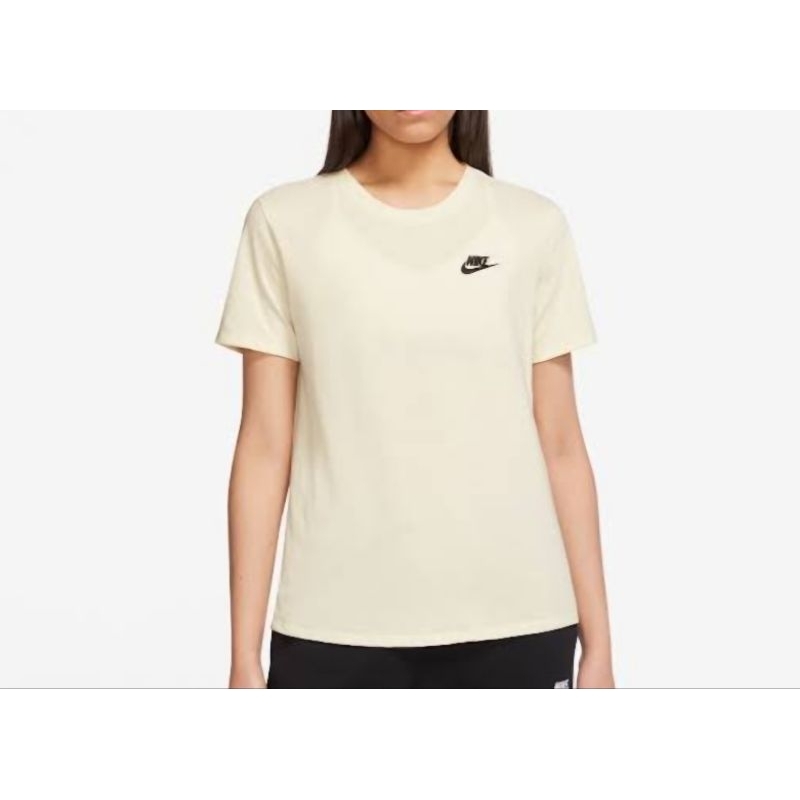 Kaos Nike Original Women Sportswear Club Essentials