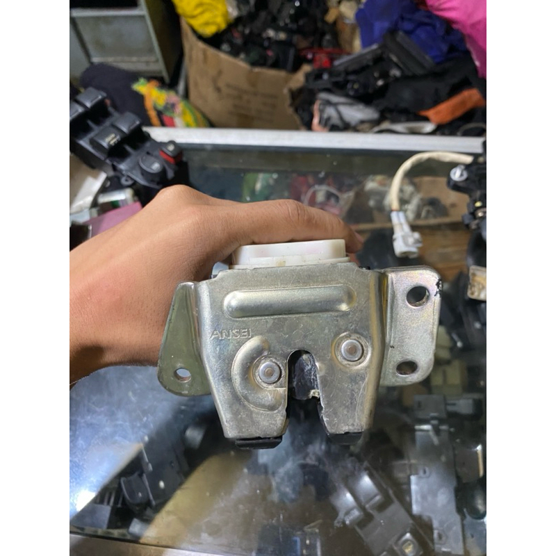 Door Lock Bagasi Pajero Sport Lama (BARANG ORIGINAL)