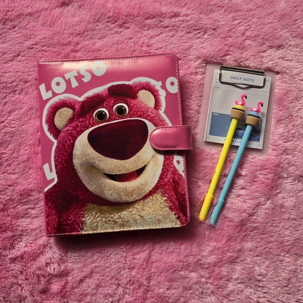 

RB Binder Motif Lotso Ukuran A5 20ring Dan B5 26ring Bahan Kulit Sintetis Binder Aesthetic