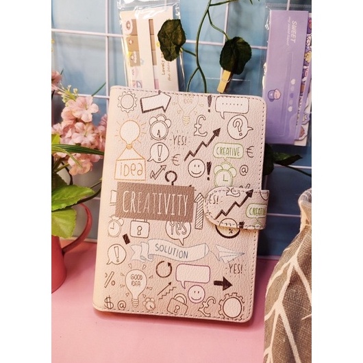 

KODE N9J7 Binder 1 Paket A6 Ring 6 Financial Planner Budgeting Keuangan Notes Notebook Agenda Catatan Harian Daily Cashflow Saving Jar Tantangan Menabung Target Emas Logam Mulia Zipper Pocket Tempat Uang Atur Keuangan