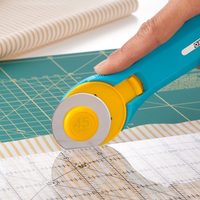 

ART K66B OLFA RTY2C Alat Pisau Potong Kain Rotary Cutter 45mm Splash Aqua