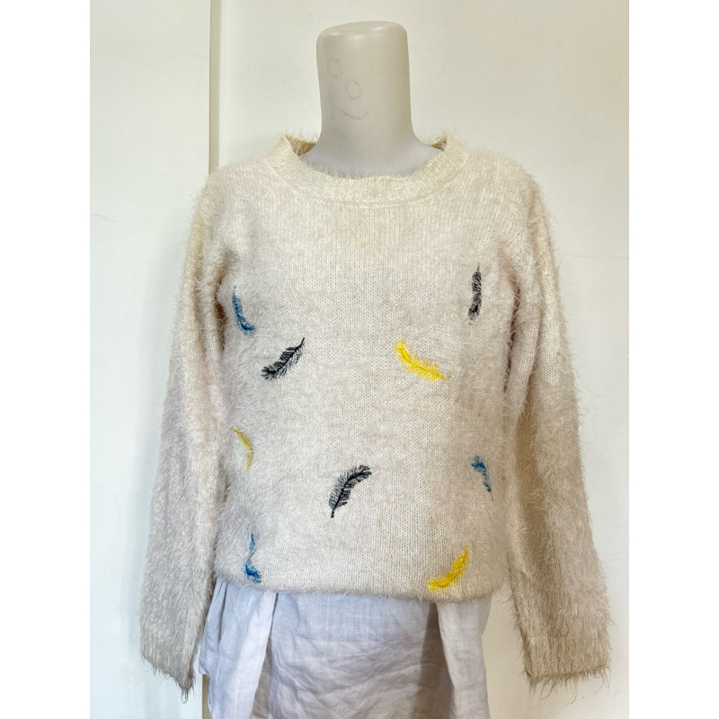 Sweater Rajut Knit soft lembut white putih broken white rainbow embroidery elegant motif bordir feat