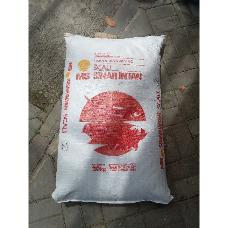 SCAU MATAHARI SAKTI SINAR INTAN 2MM SMALL 1 SAK 1 ZAK 30KG PAKAN KOI PAKAN BANDENG LELE KAKAP NILA K