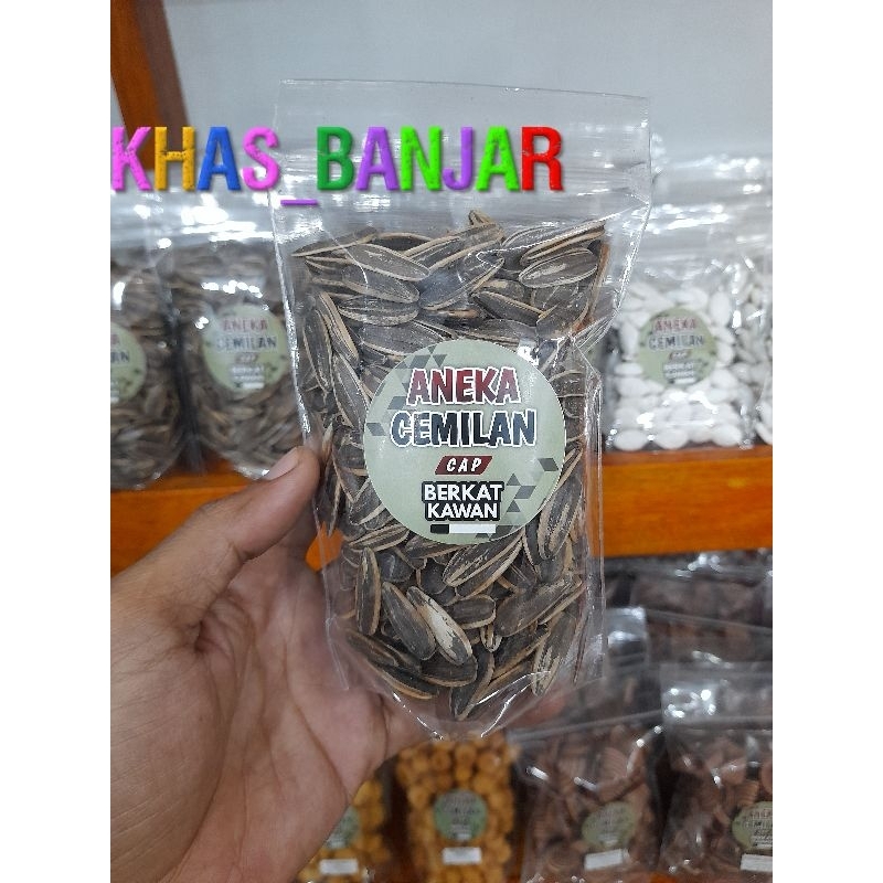 

cemilan kuaci khas banjar