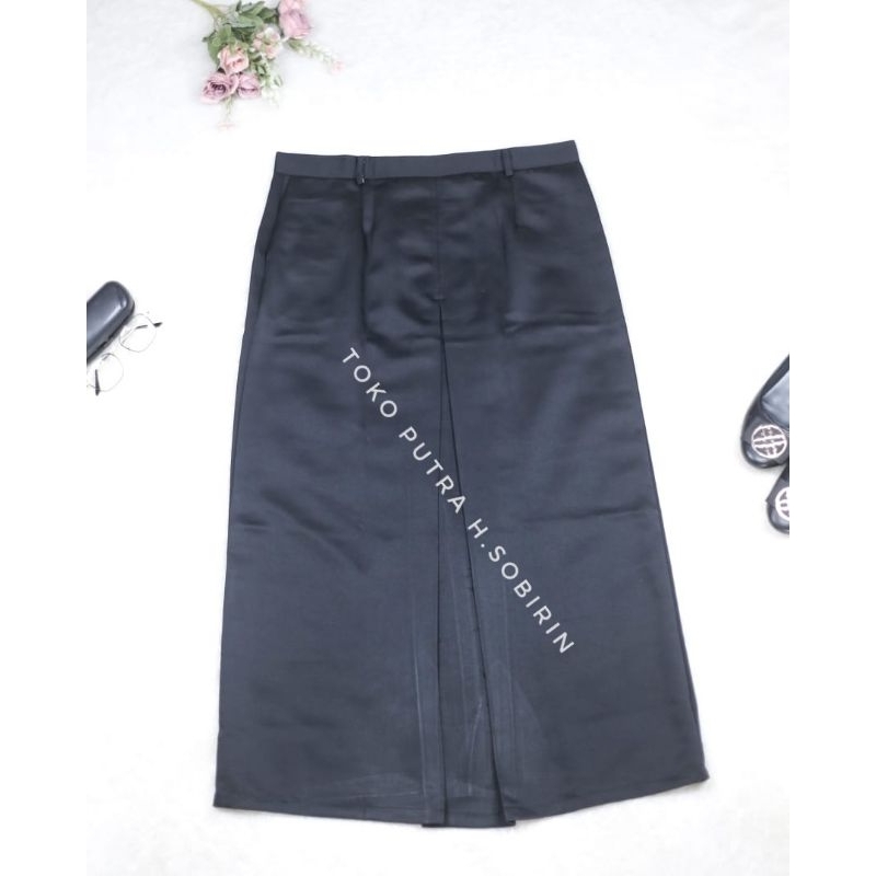 Rok span HITAM SMA rempel satu didepan