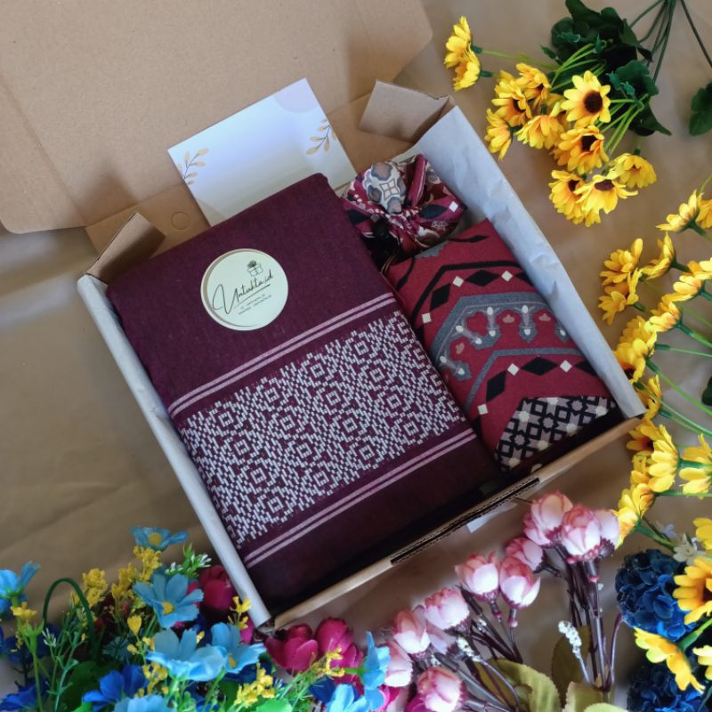 Hadiah untuk laki-laki Hampers Sarung + sajadah gift box ulangtahun birthday pria cowok kado murah w