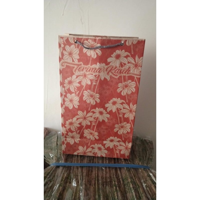 

(ISI 12 PCS) PAPERBAG BATIK UK. 25x15X8 CM / TAS SONGGONG KERTAS TAS SOUVENIR POLOS / PAPERBAG WAFER BATIK