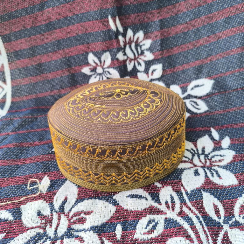 Peci haji polos KAISAR warna coklat benang emas Peci Malaysia Kopyah Bugis Terompa Peci Malaysia Ori