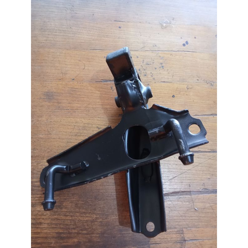 Mounting Soluna belakang dudukan mesin Toyota Soluna belakang barang import