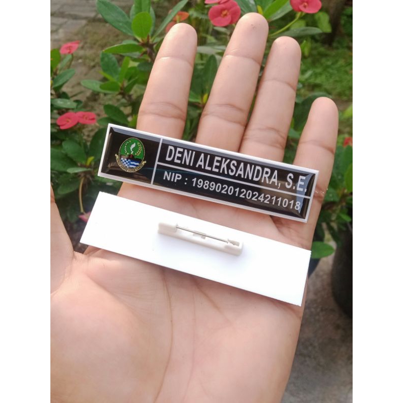 

Nama Dada / Name tag Akrilik Peniti