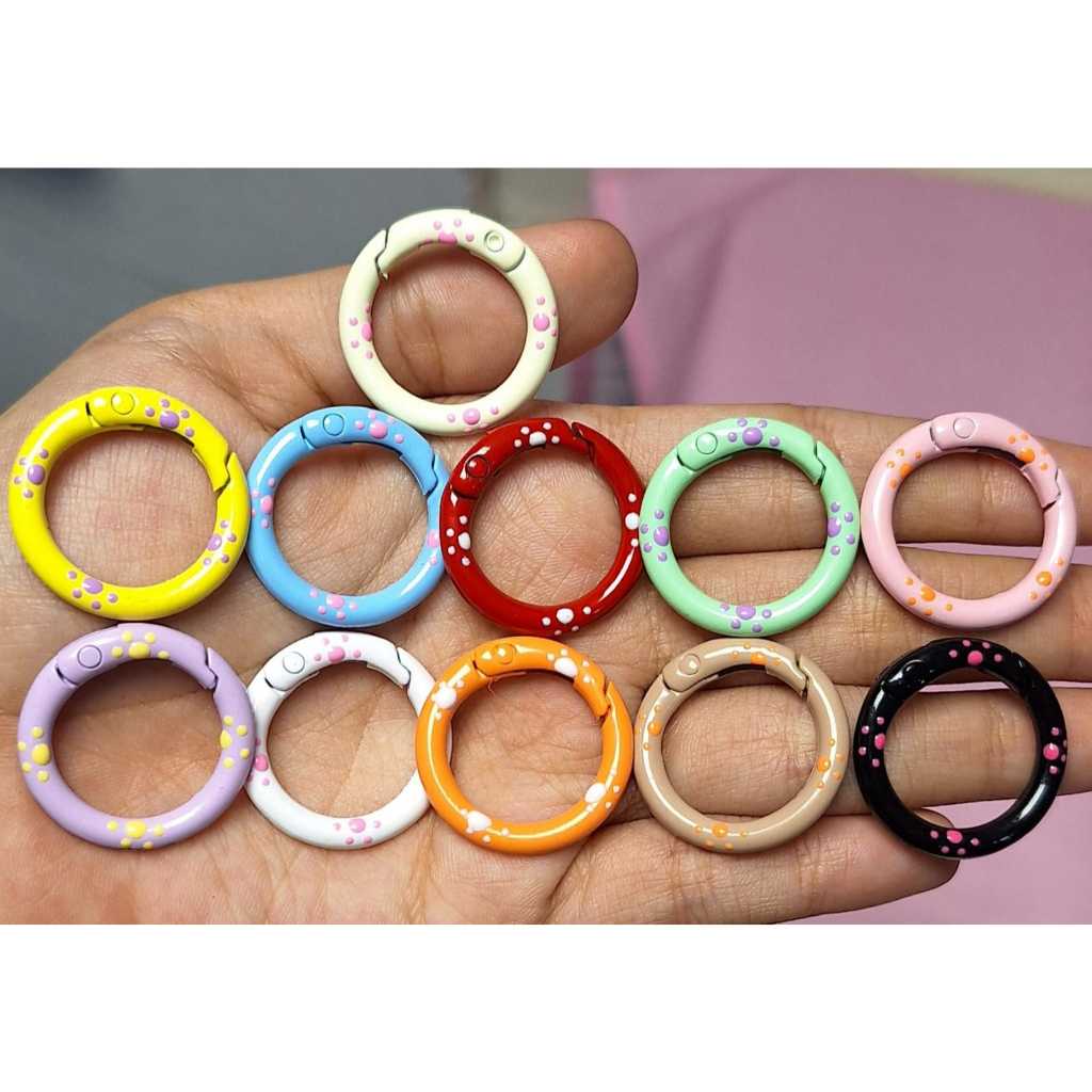 

RING BULAT MOTIF DIAMETER 3CM ISI 1