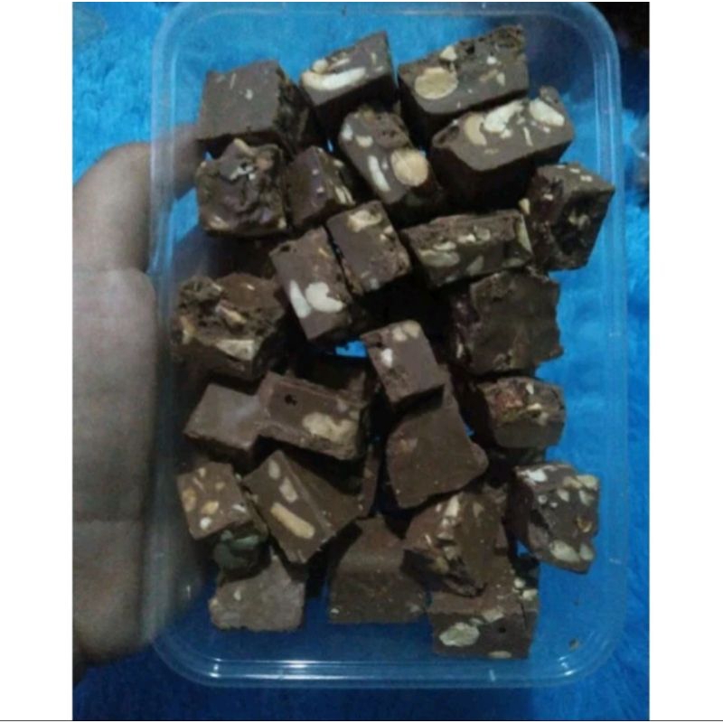 

Potongan Cokelat Silverquen Rocker Kemasan Bok 250gram
