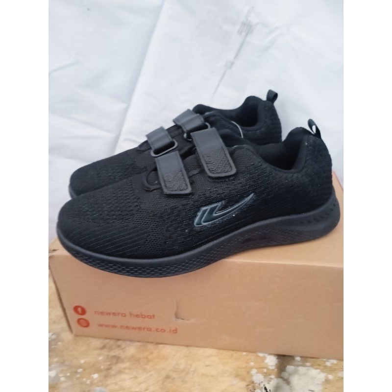 Sepatu sekolah New Era LEXUS