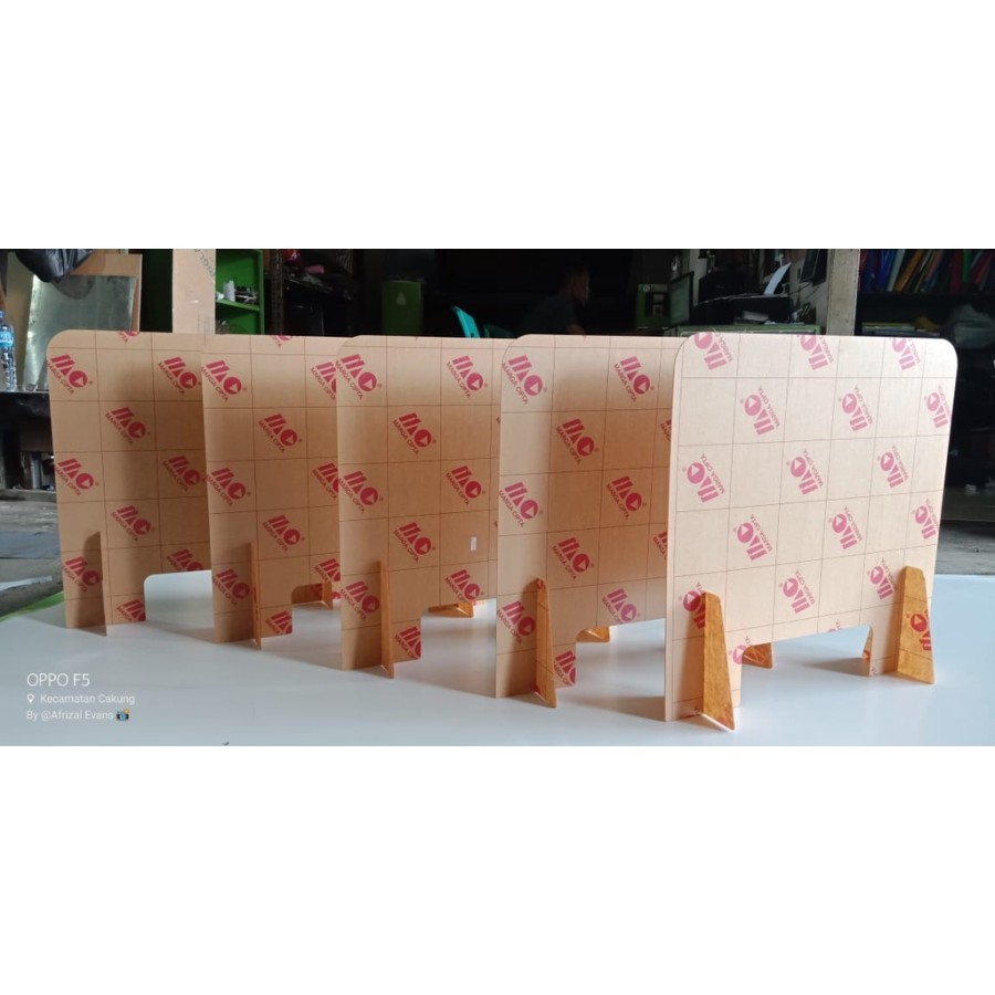 Sekat Custom Acrylic Sekat Meja Teller Kasir