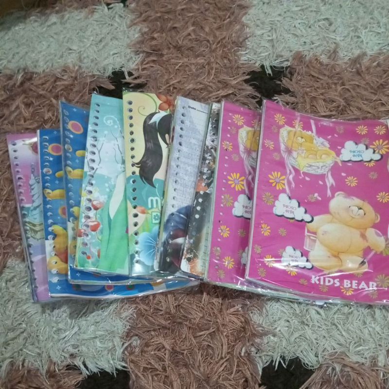 

BINDER MOTIF CAMPUR