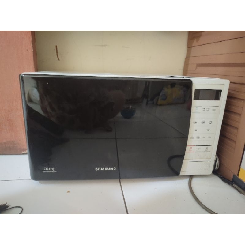 Preloved Microwave Samsung 20 liter Second