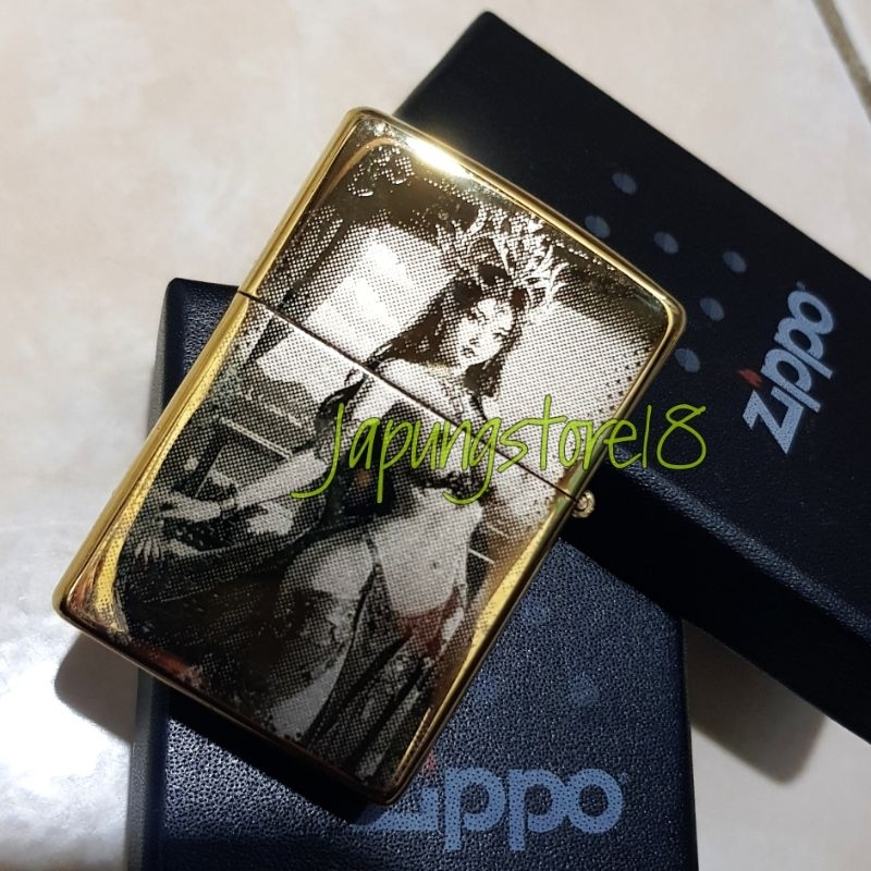 Zippo Sexy Medusa grafir Laser Korek Api Unik langka zippo custom Foto