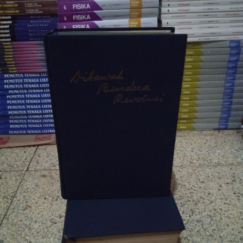 

BUKU DI BAWAH BENDERA REVOLUSI ORIGINAL TAHUN 1965 JILID 1 DAN 2