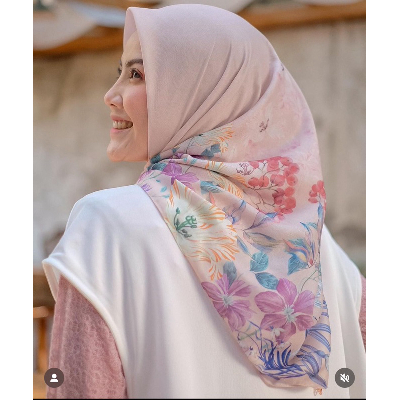 ZERA SCARF RIA MIRANDA, NEW ORIGINAL WITH BOX