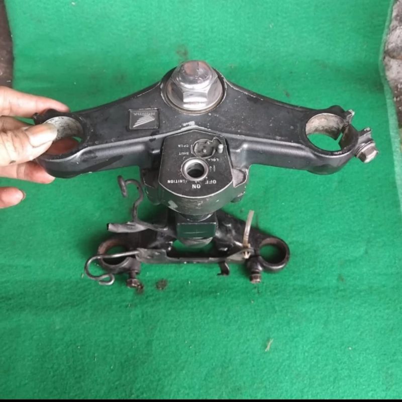 segitiga t atas bawah cbr 150 cbr150 original