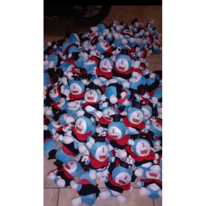 BONEKA BUCKET MINI DORAEMON, BONEKA WISUDA DORAEMON
