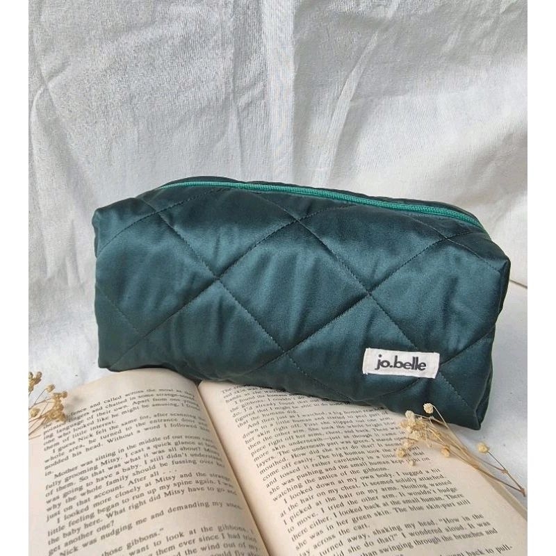 jo.belle Satin Pouch Green Emerald | Travelling Pouch | Tas Makeup - Skincare