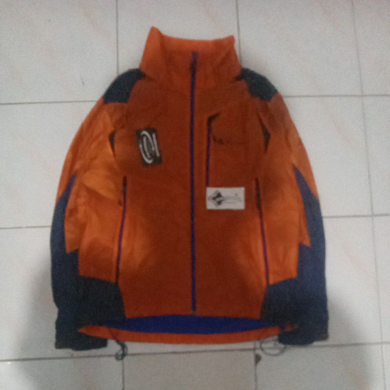 Jaket Outdoor The red face