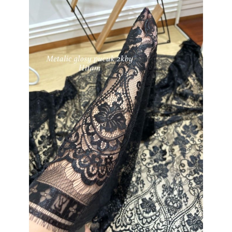 Kain Brokat Bakal Kebaya Semi Italy Metalic  2,5 mtr