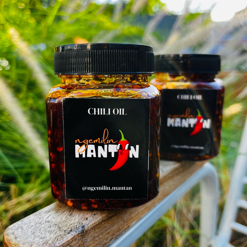 

CHILI OIL by NGEMILIN MANTAN | PEDES GURIH BIKIN NAGIH | Bahan baku PREMIUM | Tanpa Bahan Pengawet