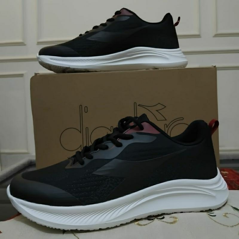SEPATU HITAM PUTIH PRIA DIADORA ORIGINAL SIZE 42