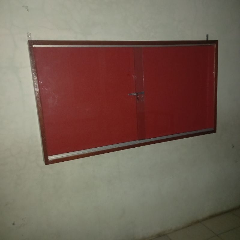 

PAPAN MADING GANTUNG KACA FRAME KAYU 120X80CM