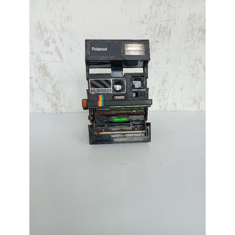 kamera polaroid.
