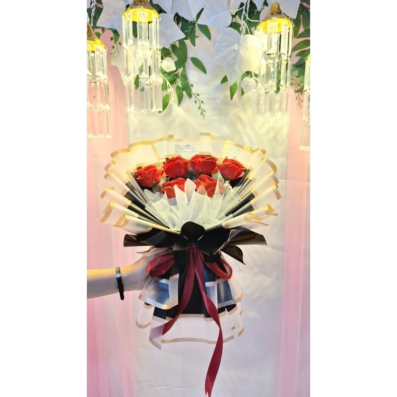 BUKET BUNGA MAWAR MERAH HITAM