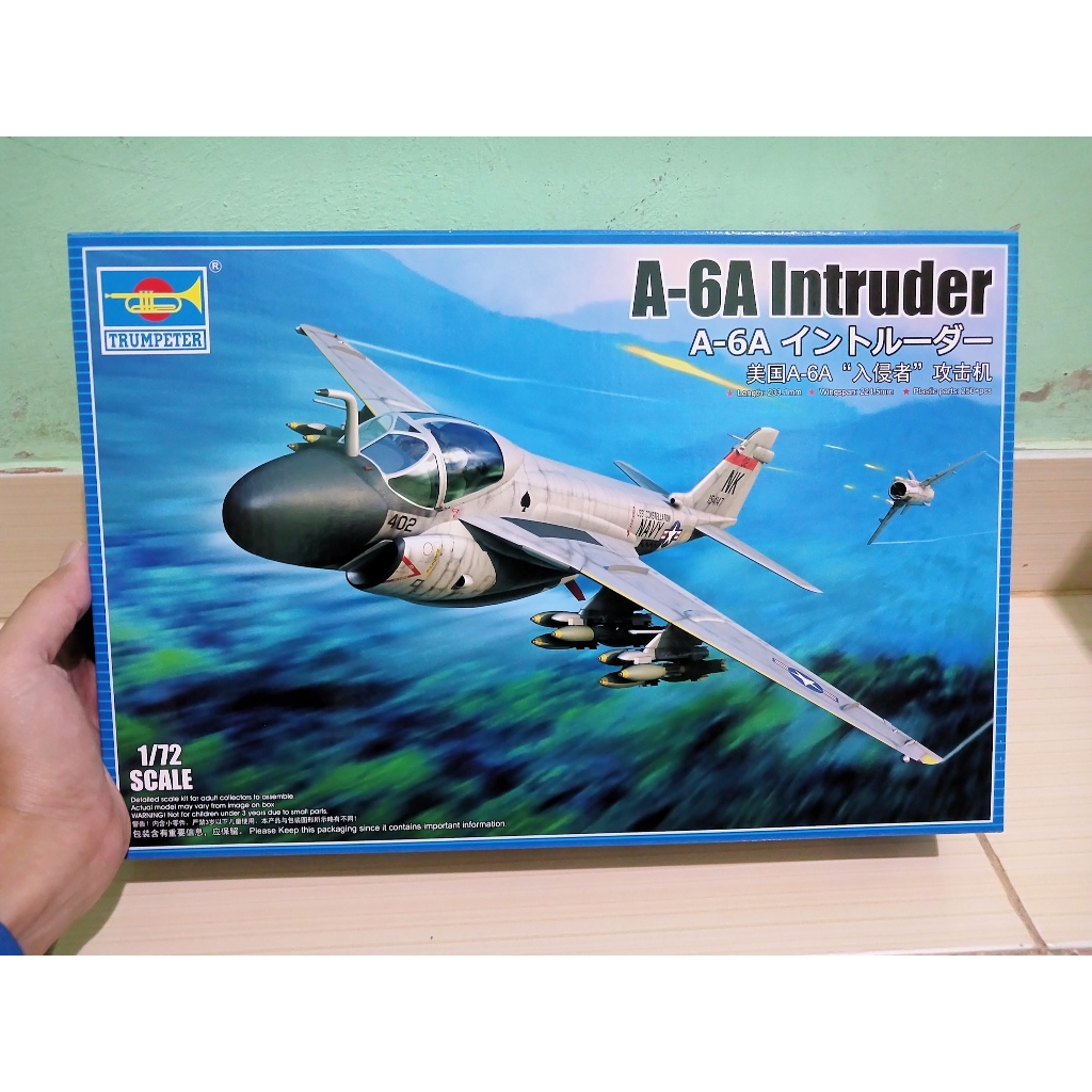 Model Kit Pesawat Jet Tempur US Navy A-6 Intruder Skala 72 Trumpeter