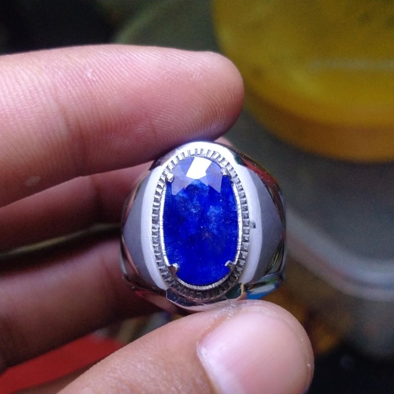 natural royal  blue sapphire tanjania