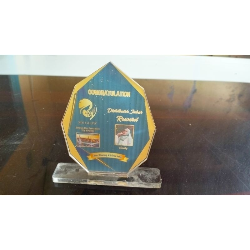 piagam akrilik