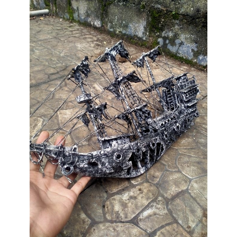 Dekorasi Aquarium Kapal Karam Bajak Laut 52 cm