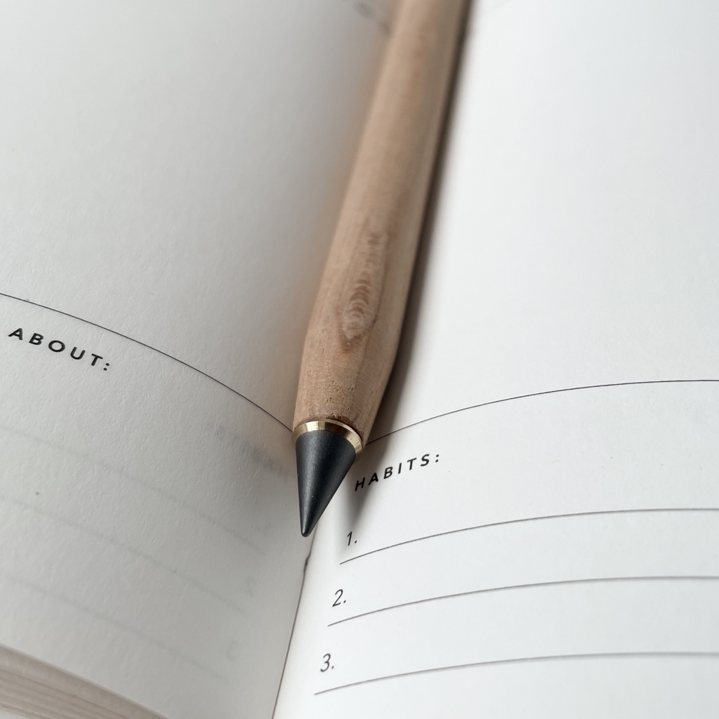 

RB Graphite Pencil Abadi Ujung Tajam Kayu Solid