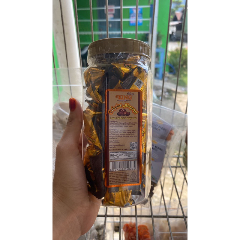 

cokelat almond satuan