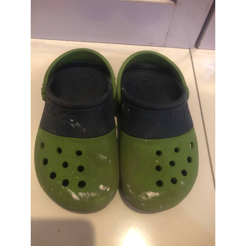 crocs original. putih kena cat dinding size c13