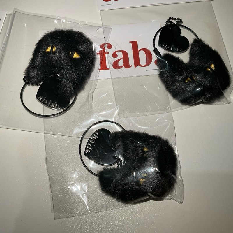 [Ready] Ab Fab black cat Keyring suga
