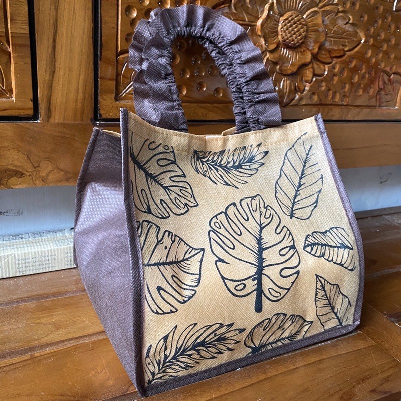 

TAS HAJATAN MUAT KOTAK NASI 18X18 20X20 AL