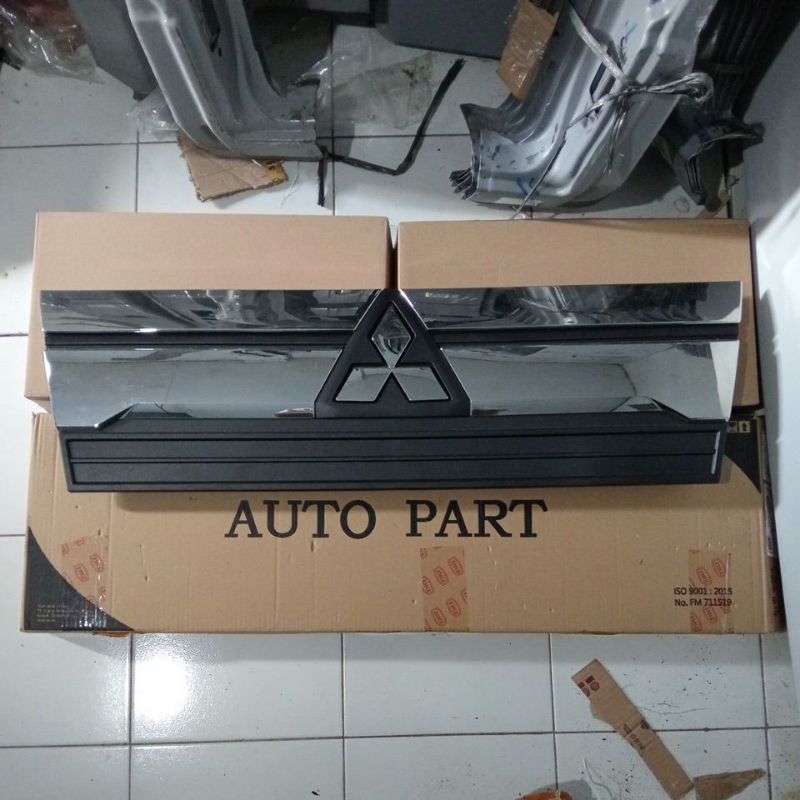 gril grille euro 4 L300 euro 4 original produk emgi crome asli bukan stiker/bahan asli