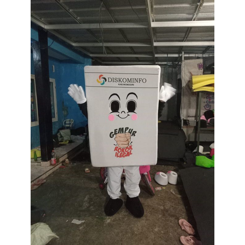 Kostum maskot roko ilegal