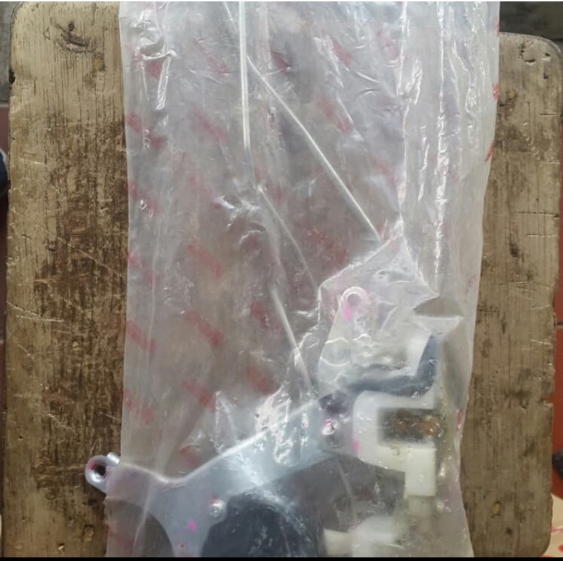 door lock depan avanza xenia lama original