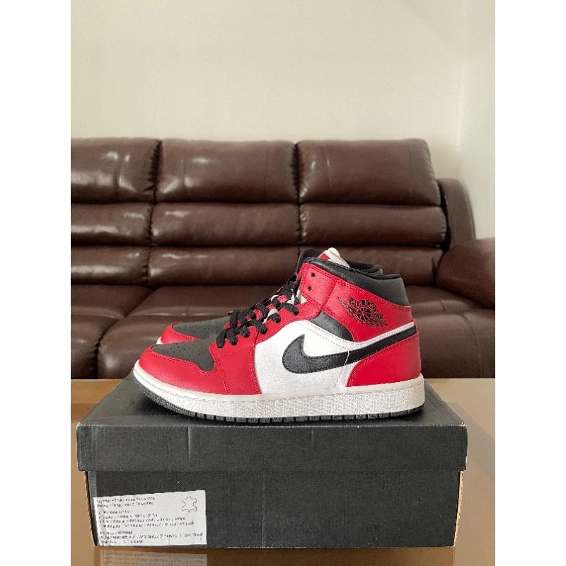NIKE AIR JORDAN 1 MID CHICAGO BLACK TOE