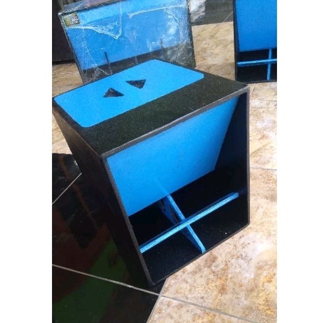 Box Sound Miniatur model CLA 6 inch
