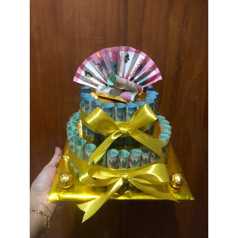 

Bucket Money Cake
